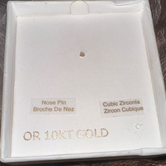 10KT Gold Cubic Zirconia Nose Pin - Picture 2 of 2